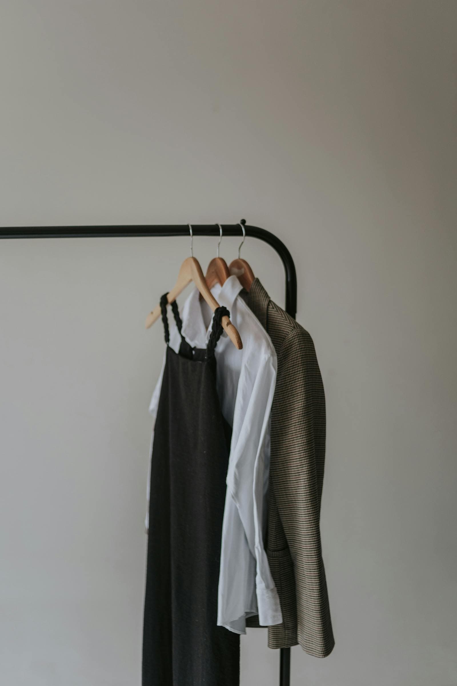 Minimal NewEra premium wardrobe rack with tailored clothing